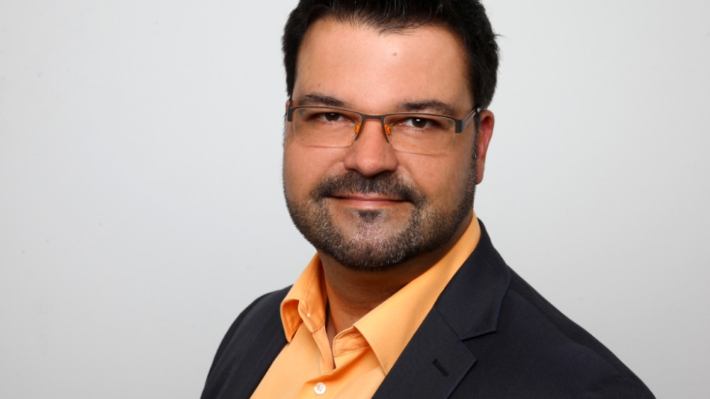 Steffen Moser arbeitet selbst als Generationenberater, Coach und Speaker und ist Inhaber von Professionelle Generationenberatung.