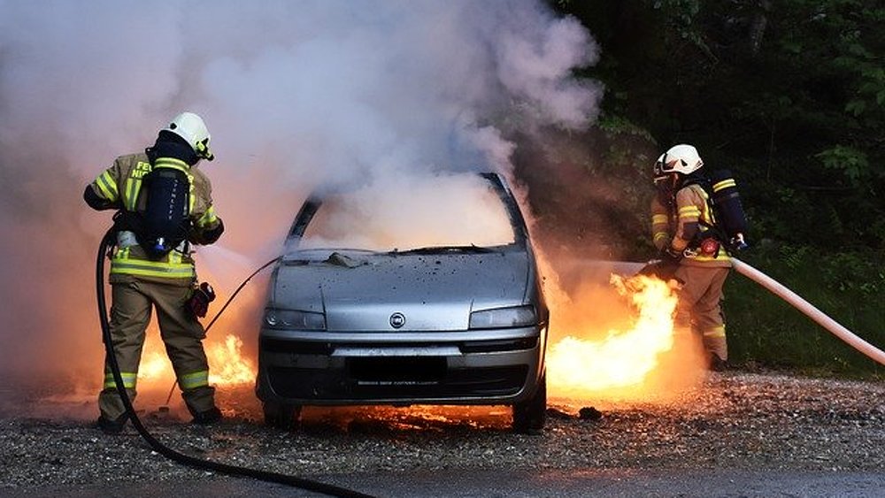 Kfz Haftpflicht Muss Fur Schaden Durch Parkendes Fahrzeug Leisten Praxis Versicherungsbote De