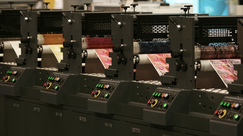 Druckmaschinen einer Druckerei (Symbolbild). Der Kläger arbeitete lange Zeit bei einem Drucktechnik-Hersteller.