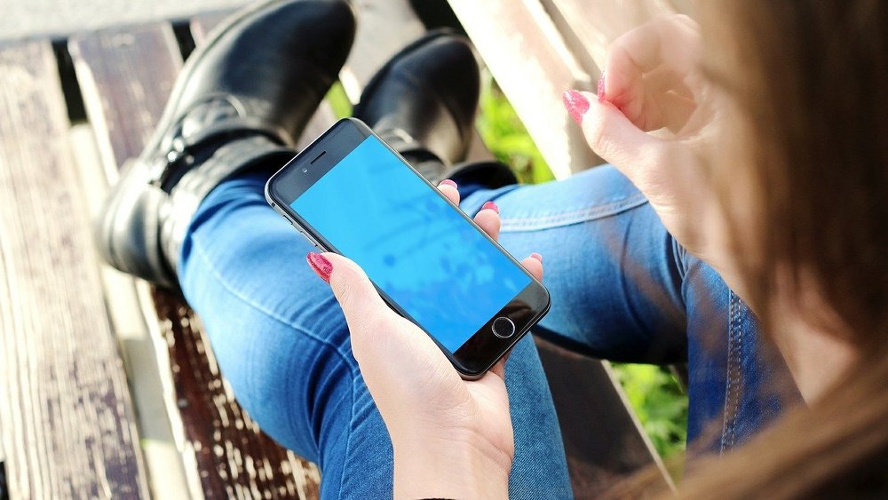 Die psychische Praxis in der Hosentasche? HelloBetter bietet Online-Trainings für psychische Gesundheit (Symbolbild).