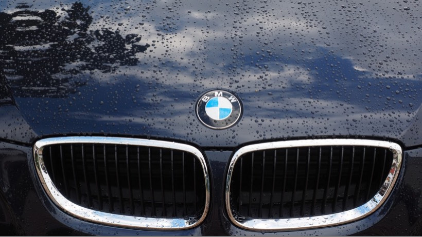 Axa und BMW schenken Fahrzeugkäufern einen Gratismonat Axa und BMW schenken Fahrzeugkäufern einen Gratismonat