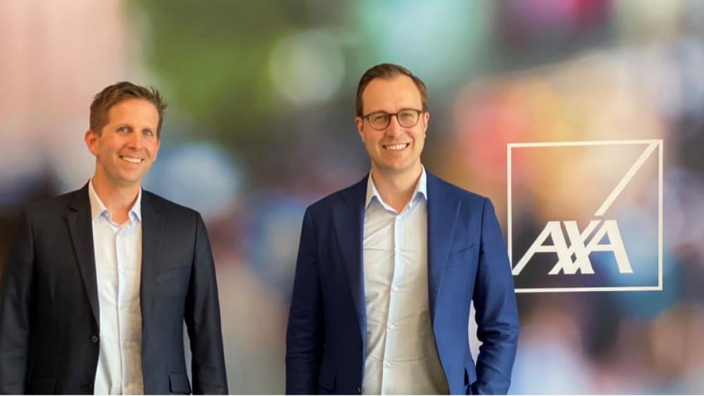 Andreas Schäfer (l., Leiter BMW/AXA-Kooperation) und Fabian Schneider (r., Leiter Geschäftsfeld Kfz)