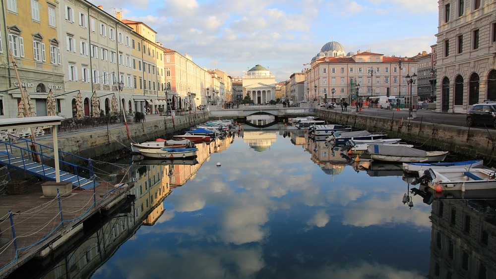Kanal im italienischen Triest: In der Stadt hat die Generali ihren Hauptsitz (Symbolbild).