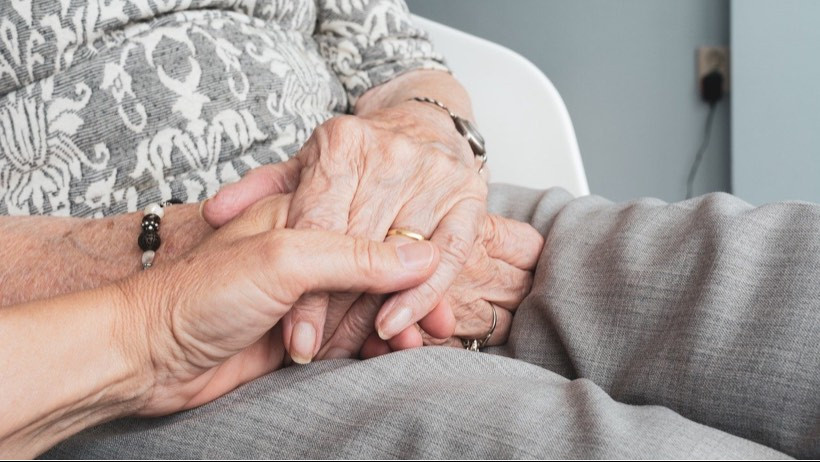 Pflegekosten bei Eltern: Kein Ausgleich unter Geschwistern, wenn nur einer zahlt Pflegekosten bei Eltern: Kein Ausgleich unter Geschwistern, wenn nur einer zahlt