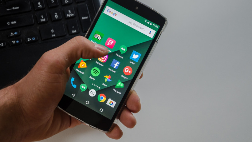 Fast ¾ der Deutschen nutzen WhatsApp (72%), beinahe die Hälfte Facebook (46%) und ¼ Instagram (25%).