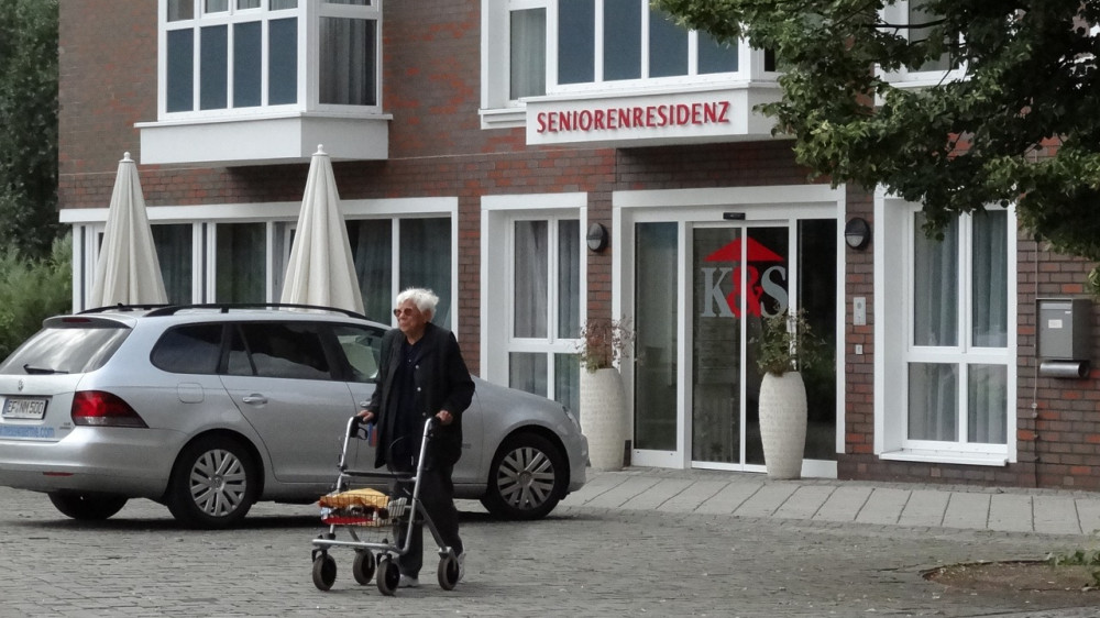 Steigende Pflegekosten: Die Pflegezusatzversicherer mussten ihre Beiträge teils deutlich anheben (Symbolbild).