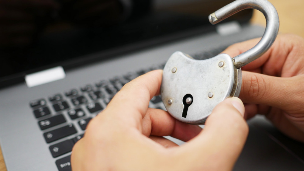 Welche Schritte können Makler gehen, um die IT-Sicherheit ihrer Mandanten zu erhöhen?