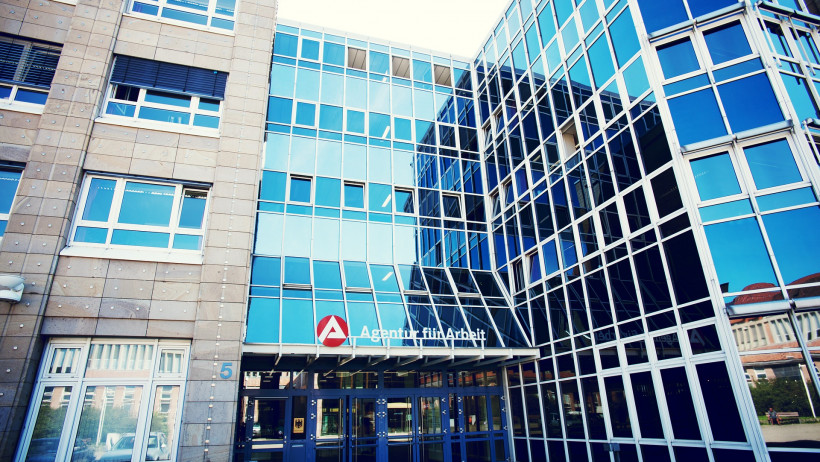 Platz 3: Kündigung bekommen, Kurzarbeit beantragt, ins Homeoffice gegangen – Arbeit