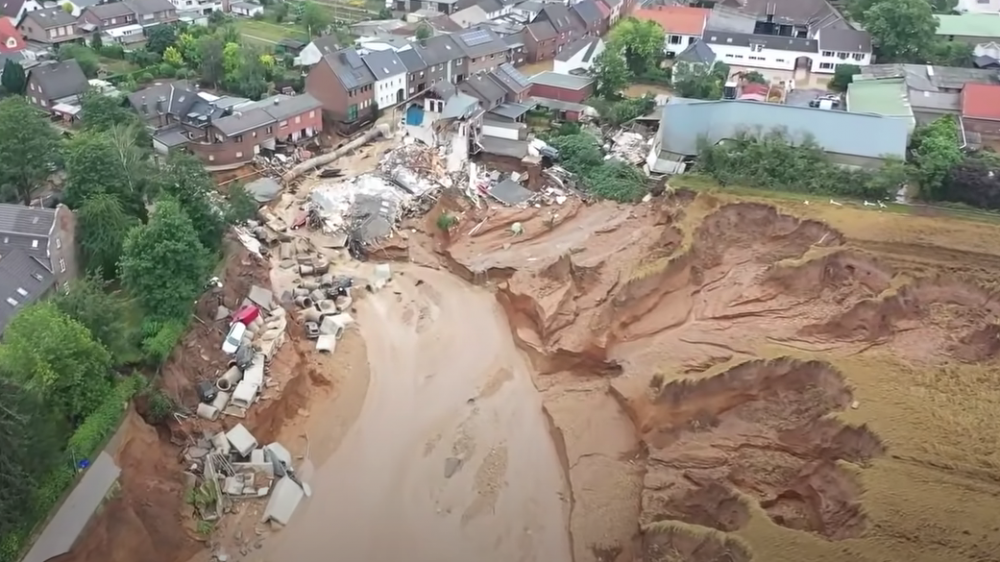 Durch einen von der Flut ausgelösten Erdrutsch ist Erftstadt besonders vom Hochwasser betroffen.