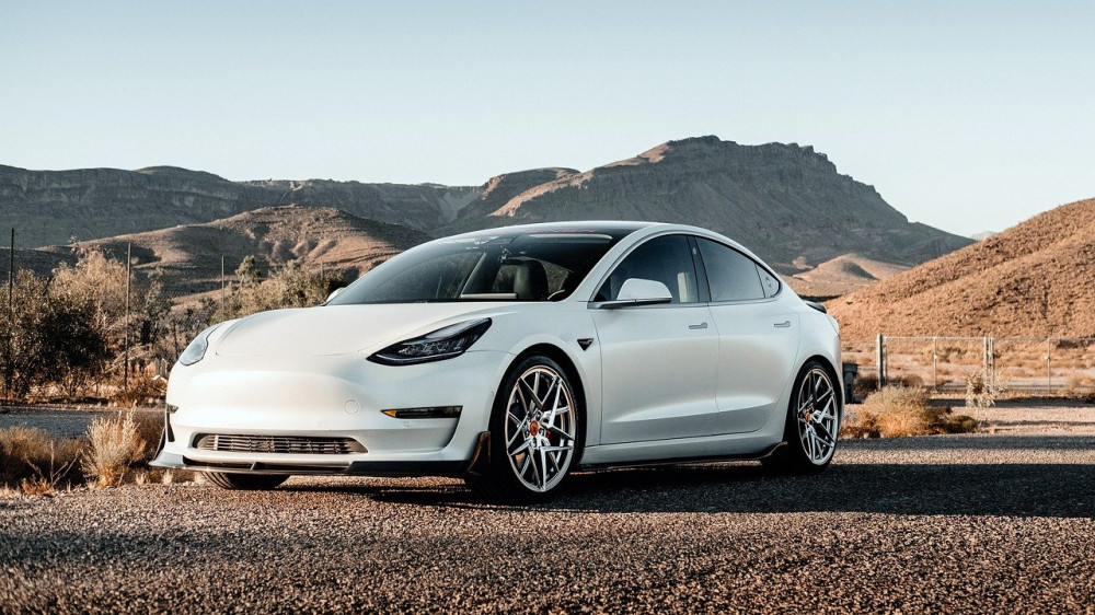 Tesla will mehr sein als ein Autobauer: und bietet nun auch Versicherungen an (Symbolbild).