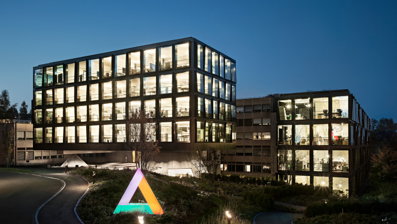 Helvetia Direktion für Deutschland: -12.304 Verträge