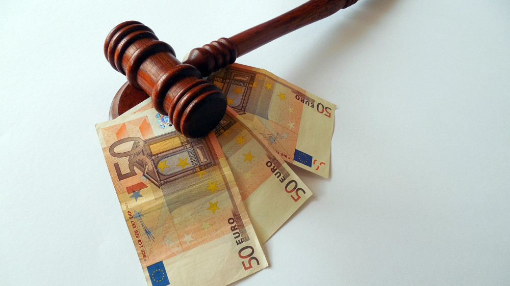In keinem anderen EU-Land zeigt sich die Aufsicht so sanktionsfreudig wie in Deutschland. Gegen welche Vorschriften besonders häufig verstoßen wurde.