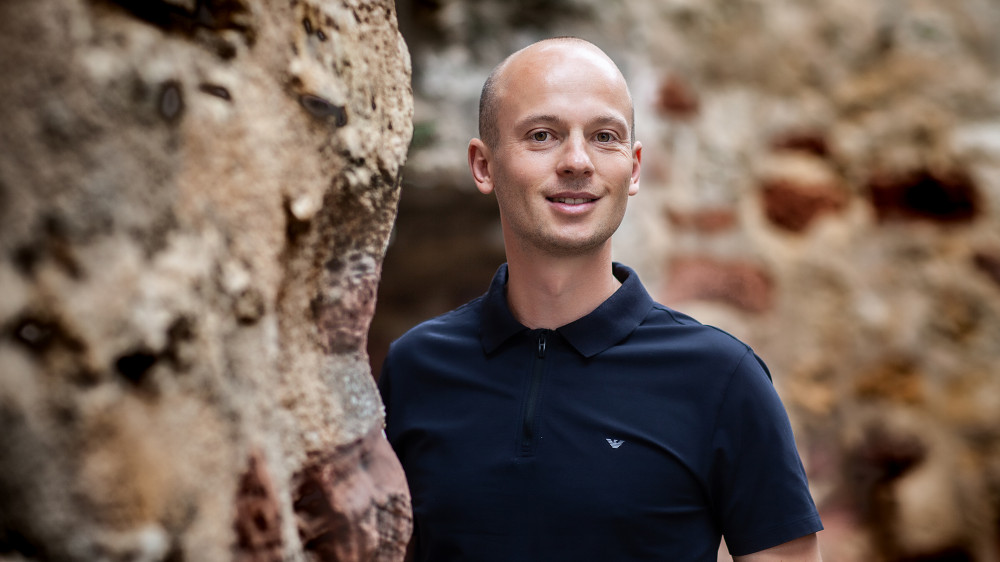 Er ist 'Lieblingsmakler' für seine Kunden und Mitarbeiter. Nun hat er ein Buch geschrieben: Robert Peukert aus Jena.