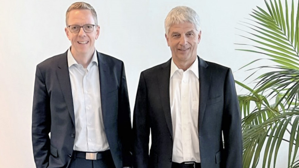 Dr. Armin Zitzmann, Vorstandsvorsitzender der Nürnberger, und sein designierter Nachfolger Harald Rosenberger (li.).