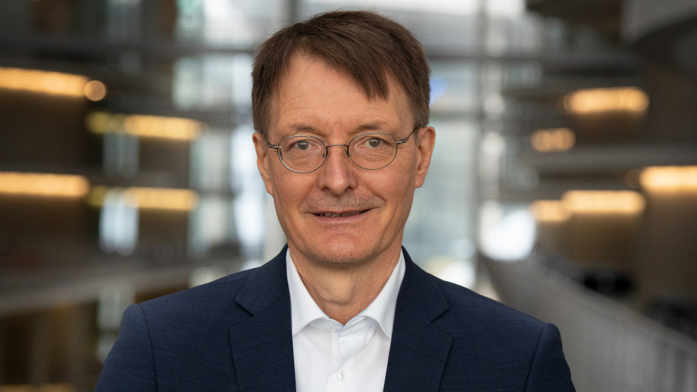 Derzeit vielfach mit steigenden Kosten und leeren Kassen im Gesundheitssystem konfrontiert: Bundesgesundheitsminister Karl Lauterbach (SPD).