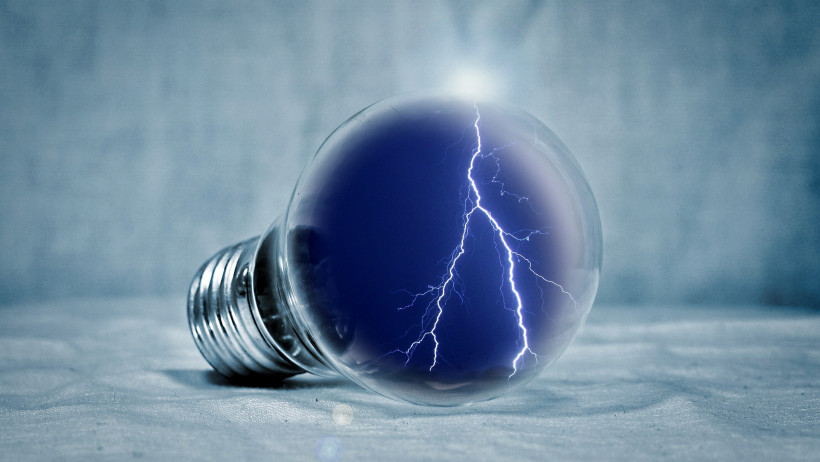 Wie kommt es zu Überspannungsschäden?