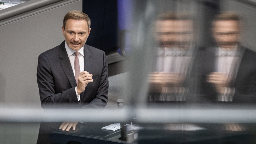 Bundesfinanzminister Christian Lindner bei einer Rede im Plenum. Das FDP-geführte Finanzministerium lehnt ein Provisionsverbot für Anlageprodukte ab.