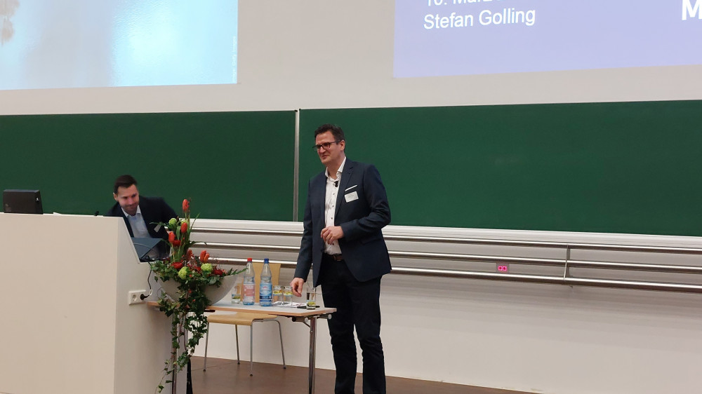 Munich Re-Vorstand Stefan Golling beim Vorlesungstag in Leipzig.