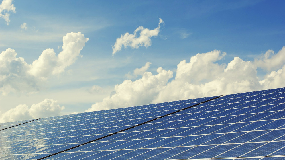 Durch die sogenannte „Energiewende“ werden Photovoltaik-Anlagen immer wichtiger – und mit ihnen der richtige Versicherungsschutz (Symbolbild).