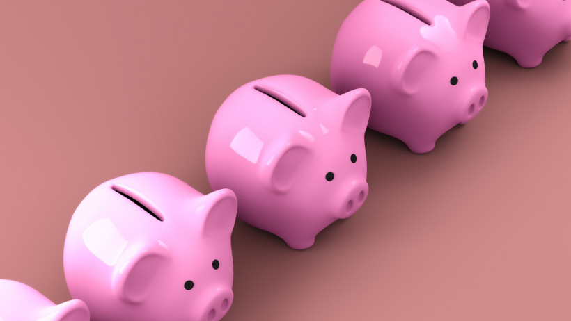 Sie legen 100 Euro auf einem gebührenfreien Sparkonto mit einem garantierten Zinssatz von 2 Prozent pro Jahr an. Wie hoch wäre der Kontostand einschließlich Zinsen am Ende des ersten Jahres?