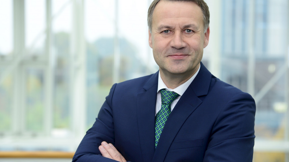 Eberhard Sautter ist seit 2014 Vorstandsvorsitzender der Hanse Merkur Versicherungsgruppe. Dem Unternehmen gehört der gebürtige Reutlinger bereits seit 2001 an, 2011 wurde er erstmals in den Vorstand berufen.