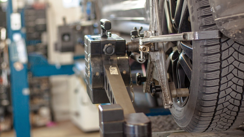 Seit Jahren klagen die Kfz-Versicherer über steigende Reparaturkosten nach Kaskoschäden (Symbolbild).