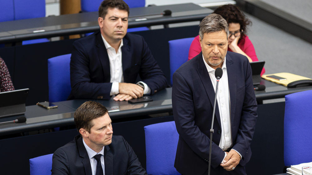 Bundeswirtschaftsminister Robert Habeck im Juni bei einer Anhörung im Bundestag. Seine Berater drängen ihn, bei der anstehenden Rentenreform auf Änderungen in den anderen Ressorts hinzuwirken.