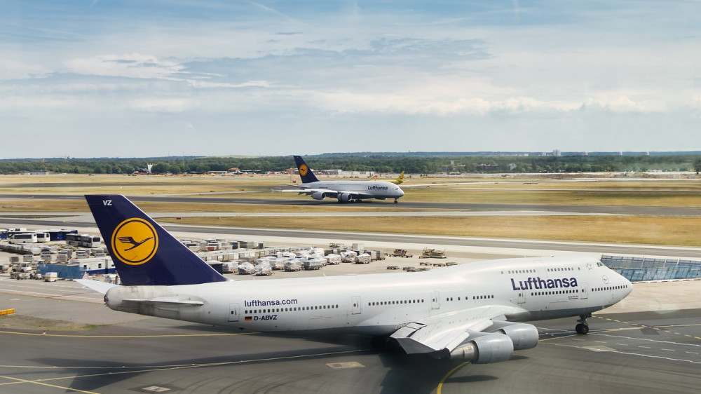 Lufthansa-Flieger auf dem Flughafen in Frankfurt am Main (Symbolbild).