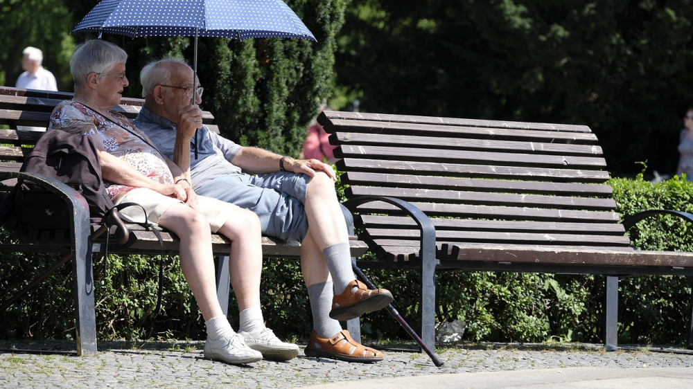 Wie kann künftigen Generationen eine zukunftsfeste Rente in Zeiten einer alternden Gesellschaft gesichert werden? Der Wirtschaftsweise Martin Werding hält die geplanten Reformen der Bundesregierung für nicht ausreichend (Symbolbild).