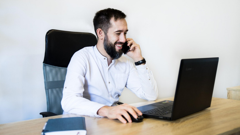 Rang 4: telefonisch über einen Makler/ Vertreter