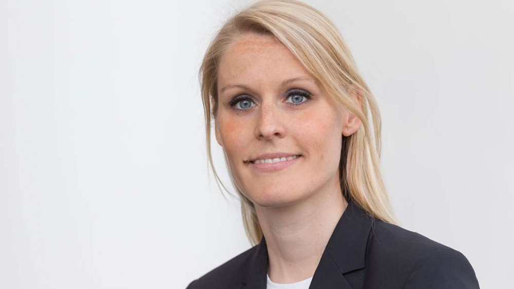 Allianz Leben-Chefin Katja de la Viña spricht sich klar für die Absicherung des Langlebigkeitsrisikos in der staatlich geförderten Altersvorsorge aus.