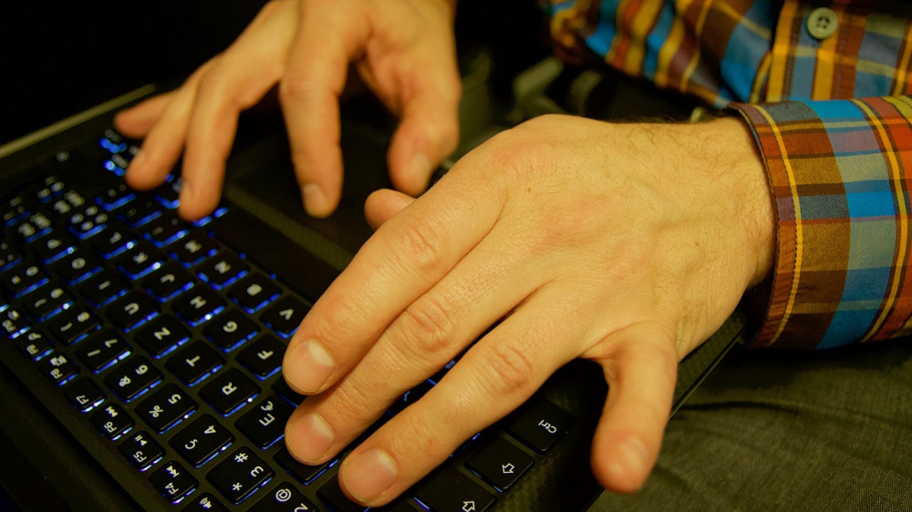 Alles im Blick? Seit 1996 bewertet das Branchennetzwerk AMC Versicherer-Webseiten (Symbolbild).