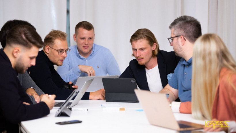 Adrian Schmidt (KÄPSELE)