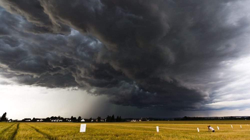 Zunehmende extreme Wetterereignisse belasten die Wohngebäudeversicherung zunehmend (Symbolbild).