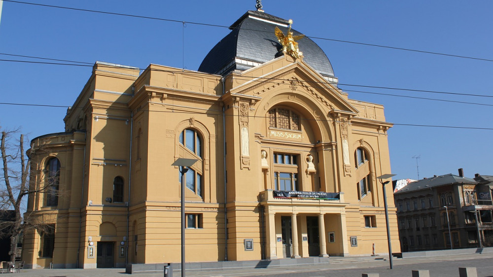 Die Stadt ist oft pleite, aber hier ist die Rentenkaufkraft am höchsten: Das Theaterhaus in Gera (Symbolbild).