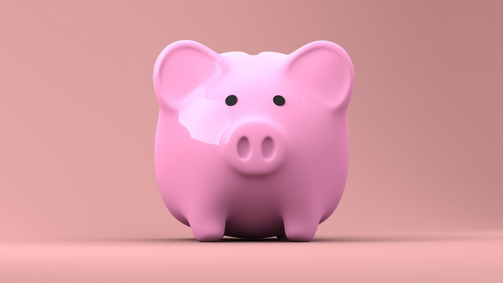 Als Inflationsausgleich tendenziell ungeeignet: das Sparschwein (Symbolbild).