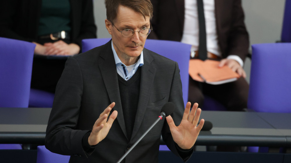 Bundesgesundheitsminister Karl Lauterbach bei einer Rede im Bundestag (Archivbild).