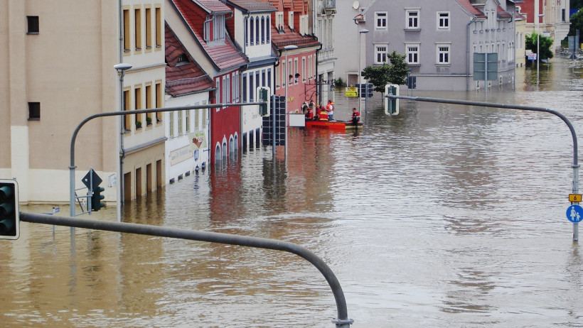 Hochwasser, Stürme, Asbest: Die wachsenden Risiken für die Wohngebäudeversicherung Hochwasser, Stürme, Asbest: Die wachsenden Risiken für die Wohngebäudeversicherung