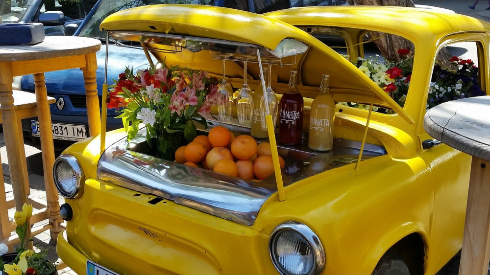 Trabant-Saftbar in Kiew (Symbolbild). Um ihr Auto umzumelden, müssen die ukrainischen Flüchtlinge einige Hürden auf sich nehmen.