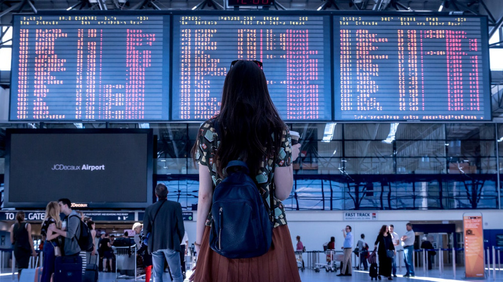 Bei einer Reise ins Ausland sind Auslandsreisekrankenversicherungen unverzichtbar – schon, weil die gesetzliche Krankenversicherung keine Kosten für medizinische Rücktransporte abdeckt. Eine attraktive Möglichkeit ist der betriebliche Schutz über den Arbeitgeber (Symbolbild).