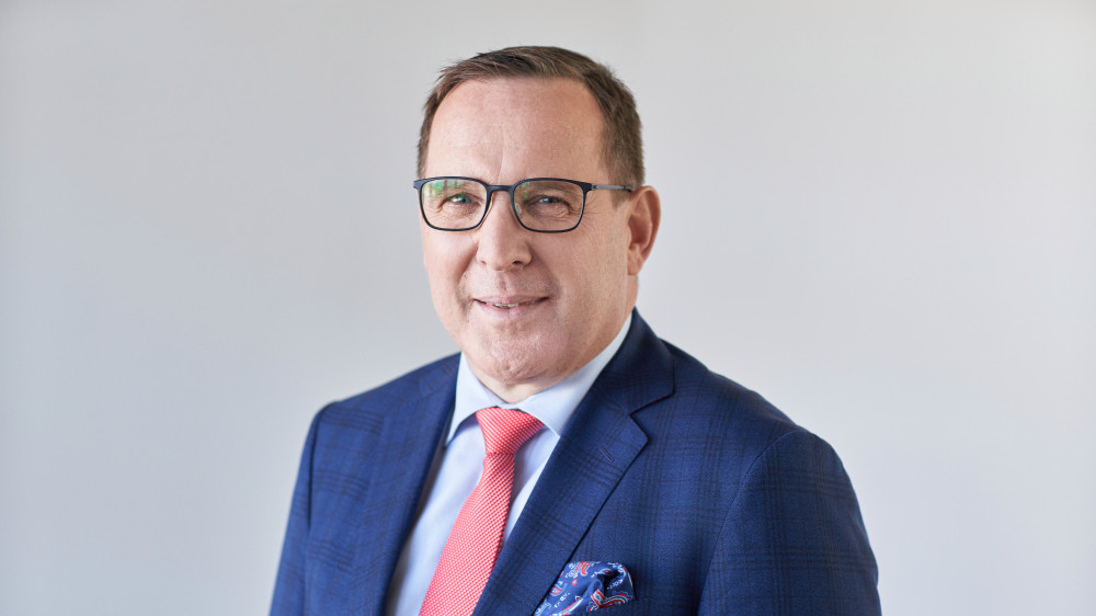 Jens Hasselbächer ist Vorstand Kunden & Vertrieb bei der R+V.