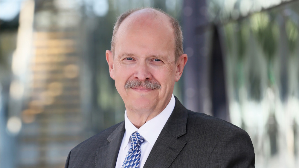 Alexander Schrehardt ist Gesellschafter-Geschäftsführer bei der AssekuranZoom eGbR