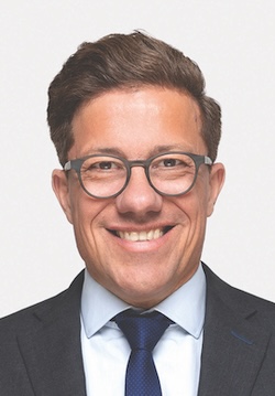 Christian Kortebein ist Partner im Versicherungsteam bei der Prüfungs- und Beratungsgesellschaft Forvis Mazars in Deutschland am Standort München.
Zu seinen Beratungsschwerpunkten gehören die Optimierung von Prozessen in versicherungstechnischen Bereichen, die digitale Transformation der aktuariellen Funktionen, Technical Underwriting Excellence sowie regulatorische Themen wie Solvency II und IFRS 17. Zudem befasst er sich mit der versicherungstechnischen Modellierung von Klima- und Cyberrisiken.