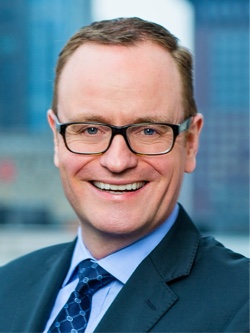 Dirk Schmidt-Gallas ist Senior-Partner und Leiter der globalen Versicherungs-Practice bei Simon-Kucher