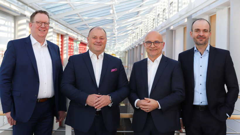 Dr. Olaf Schmitz, Dietmar Stumböck, Klaus Brenner und Steffen Guttenbacher (Vorstandsteam VPV Versicherungen)