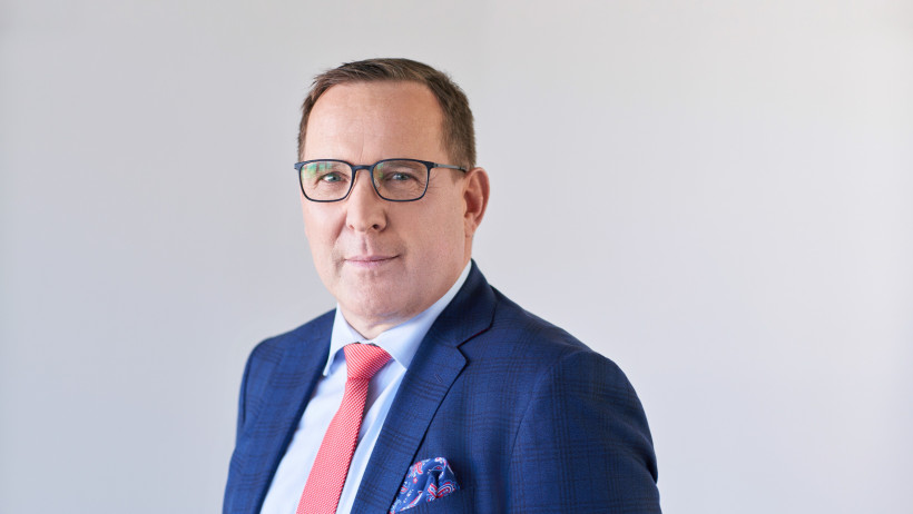 Jens Hasselbächer (Vorstand Kunden & Vertrieb der R+V Versicherung)