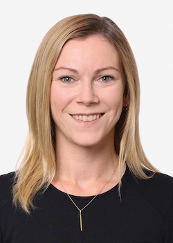 Alice Zychowicz ist Senior Managerin im Bereich Financial Services Regulatory & Risk bei der Prüfungs- und Beratungsgesellschaft Forvis Mazars in Deutschland am Standort Düsseldorf. Ihre Beratungsschwerpunkte liegen in den Bereichen Sanierungs- und Abwicklungsplanung, Risikomanagement, aufsichtsrechtliche Regulatorik, Auslagerungsmanagement sowie Begleitung von Sonderprüfungen des Regulators.