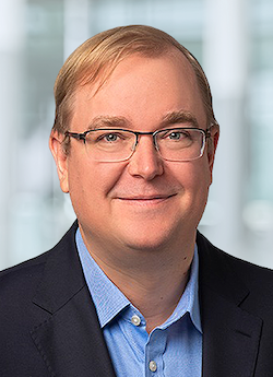 Knut Besold ist Partner bei KPMG im Bereich Financial Services. Als Teil des FS Performance Teams verantwortet er insbesondere die Themen End-2-End-Transformation und Vertrieb mit einem Schwerpunkt auf Versicherungen und Makler.