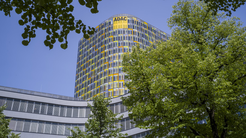 Rang 1: ADAC Versicherungen (2,33 / HÖCHSTE Gesamtzufriedenheit)