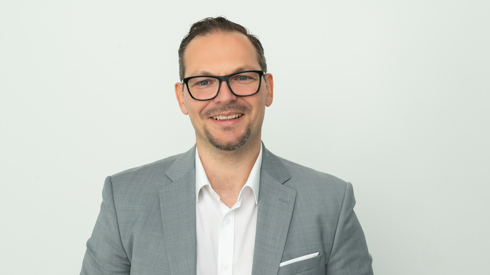 Giovanni Criscino verantwortet bei der LV 1871 digitale Beratungs- und Antragsprozesse im Bereich Biometrie. Sein Schwerpunkt liegt auf der Weiterentwicklung effizienter, rechtssicherer und praxisnaher Lösungen für Makler im Vertrieb von Berufsunfähigkeitsversicherungen.